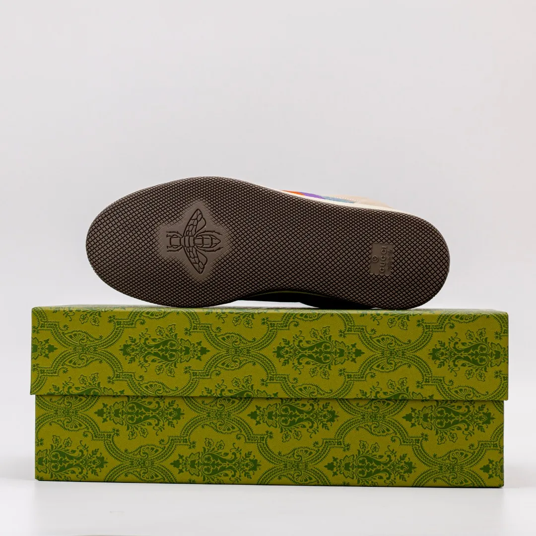 Ex-factory price 620 [Higher version] GUCCI casual sports distressed small dirty shoes, polished cowhide fabric, hand-made distressed effect!  Original terry cloth, delicate, soft, comfortable and breathable. Privately molded steel-stamped two-color original TPU outsole (lower layer is wider, upper layer is narrower) to differentiate the wrong version of the outsole in the market. Fabric, material, outsole, detail comparison SIZE: 34-41, 38-45 regular size (women's 34, 41, men's 38, 45 customized, non-returnable and non-exchangeable) (women's colors and men's models need to be customized)
